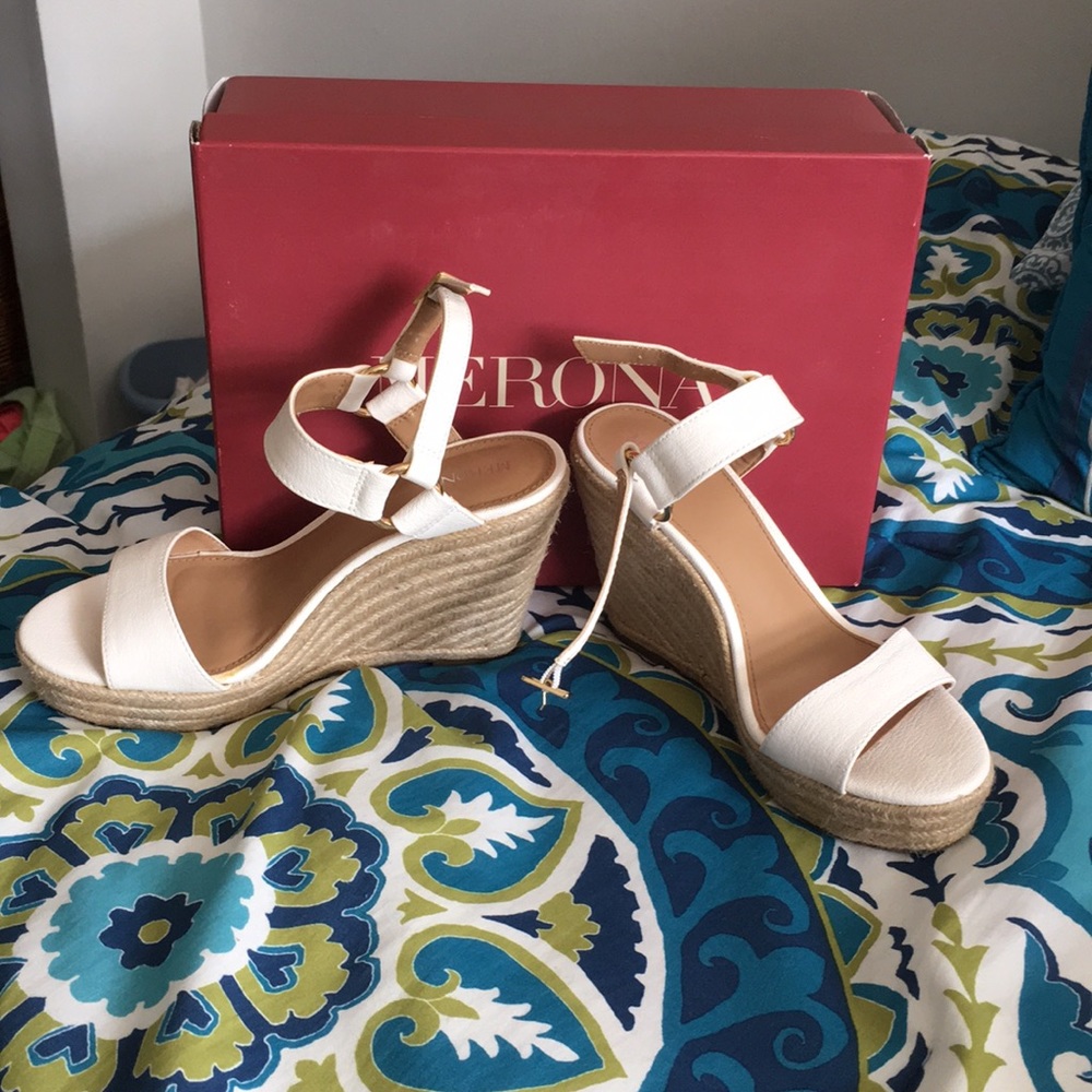 White Wedges